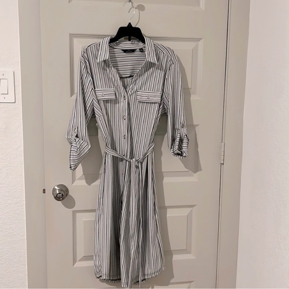 Black pin stripe gorgeous dress 3/4 sleeve
